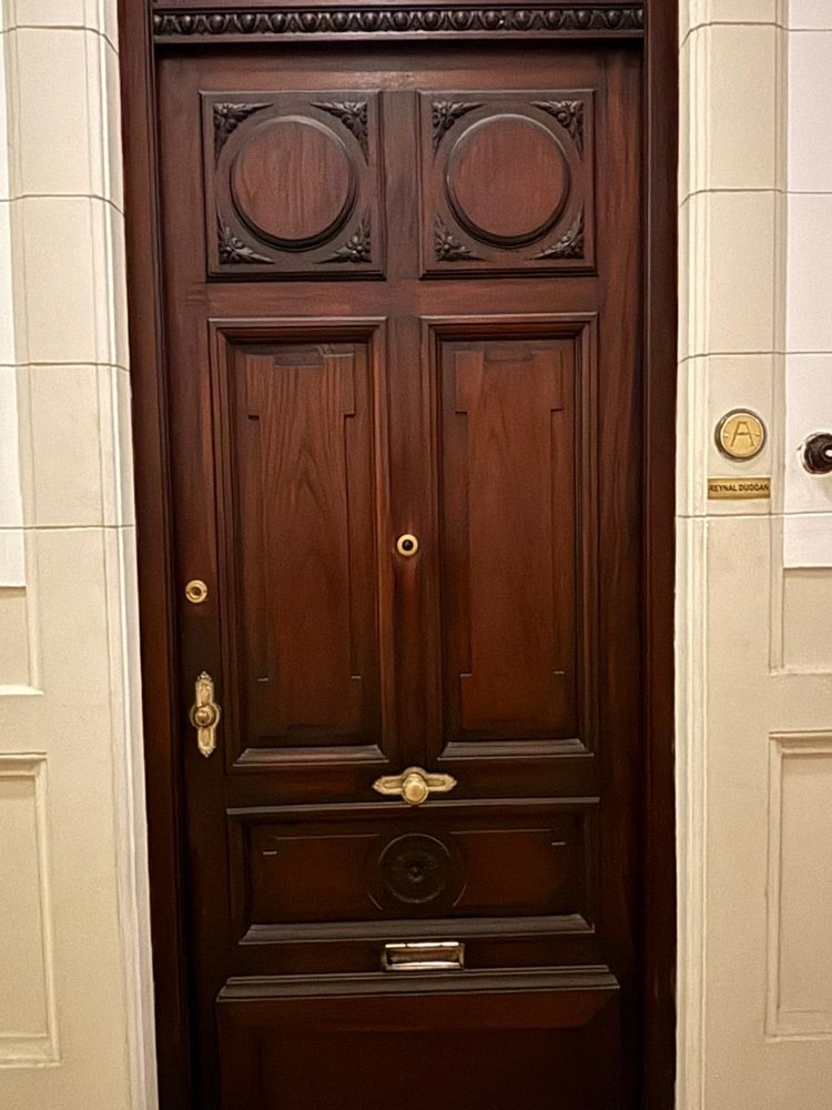 Puerta de Reynal Duggan, planta baja A